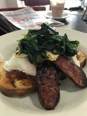 Six Sisters & A Pigeon