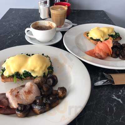 Six Sisters & A Pigeon