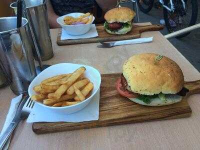 Vibez Cafe And Wine Bar