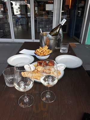 Shark Bait Bar And Grill