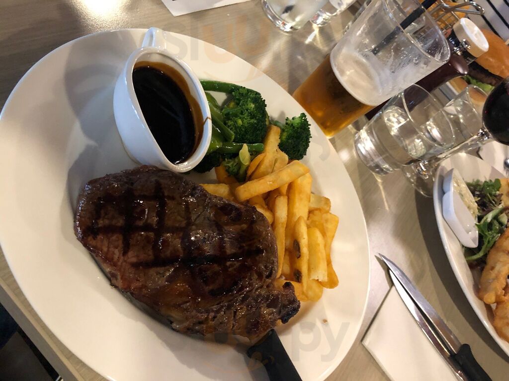 Inverloch Esplanade Hotel