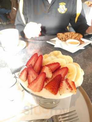 Skyes Cafe & Courtyard