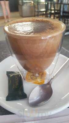 Skyes Cafe & Courtyard