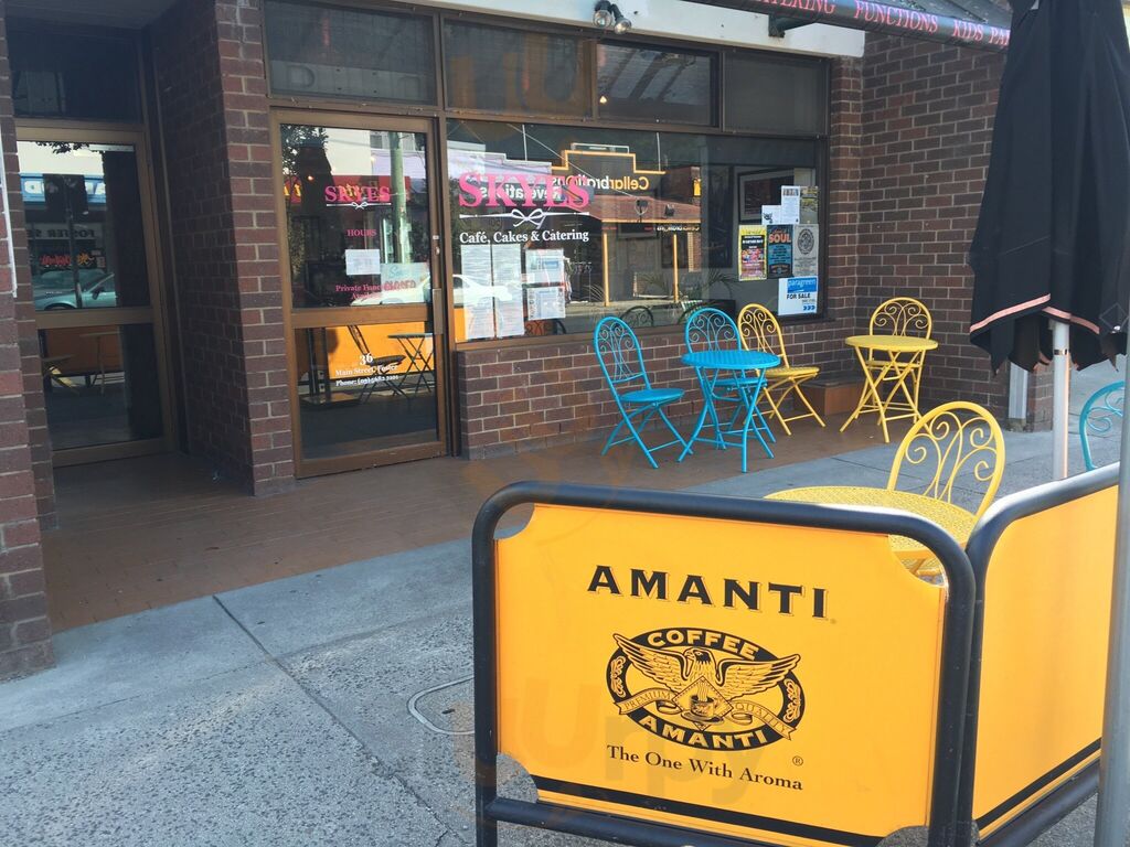 Skyes Cafe & Courtyard