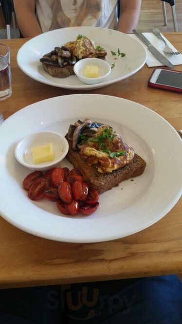 Smithereens Cafe