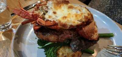 Hovell Bar And Grill