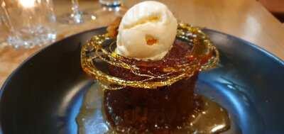 Hovell Bar And Grill