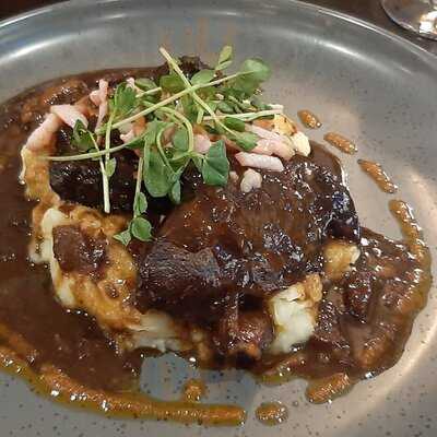 Deco Wine Bar & Restaurant