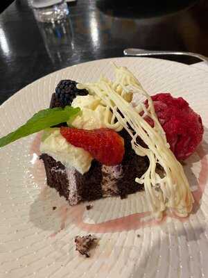 Deco Wine Bar & Restaurant