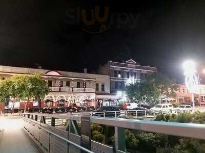 Six Degrees Bar & Restaurant