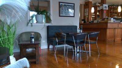 Oscar's Hotel And Cafe Bar