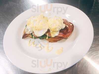 Claudies Wine Bar & Pizzeria