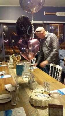 Breakwater Bar And Restaurant