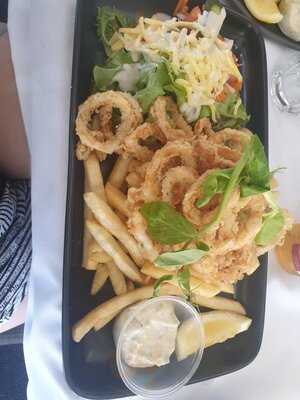 Breakwater Bar And Restaurant