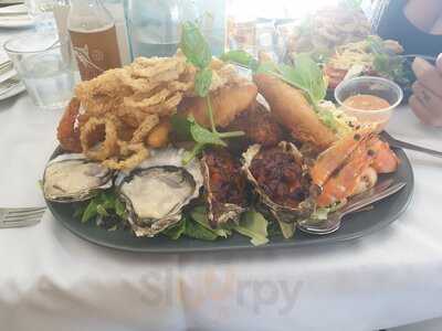 Breakwater Bar And Restaurant