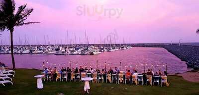 Breakwater Bar And Restaurant