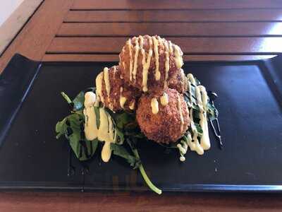 Breakwater Bar And Restaurant