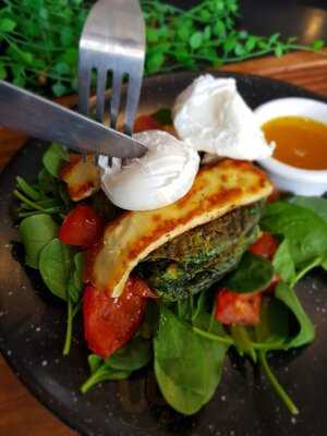 The Hummingbird Waterside Cafe