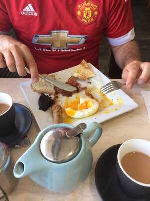 Janices Cofe Pot On The Foreshore