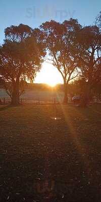 Lake Clifton Tavern And Motel