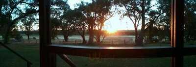 Lake Clifton Tavern And Motel