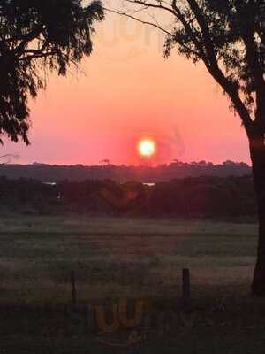 Lake Clifton Tavern And Motel