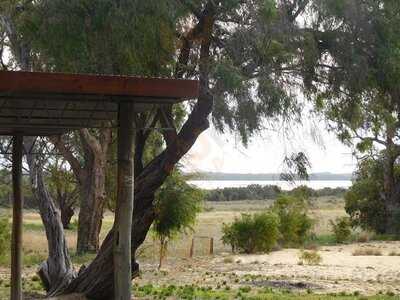 Lake Clifton Tavern And Motel