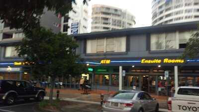 Dolphin’s Harbourside Hotel