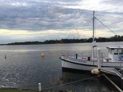 Salty's On The Hastings