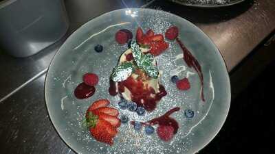 Cosa Nostra Pizzeria & Restaurant