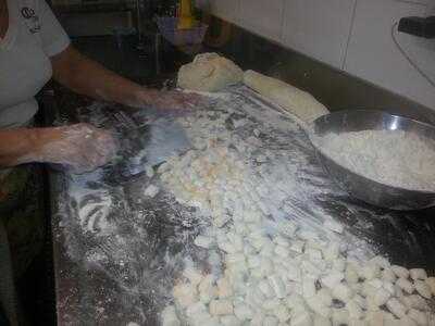 Cosa Nostra Pizzeria & Restaurant