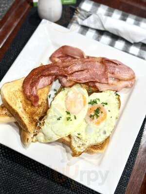 Blue Gecko Bar And Restaurant