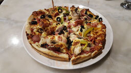 Hollywoods Pizza Bar