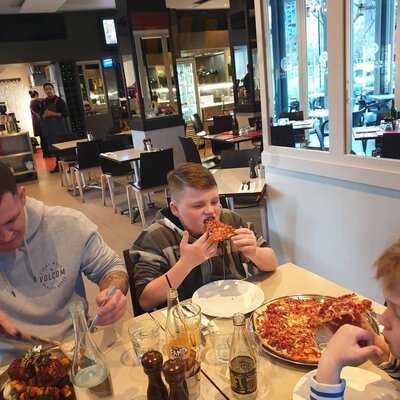 Rosco's At Chevron Cafe Bar