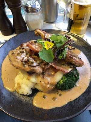 Rosco's At Chevron Cafe Bar