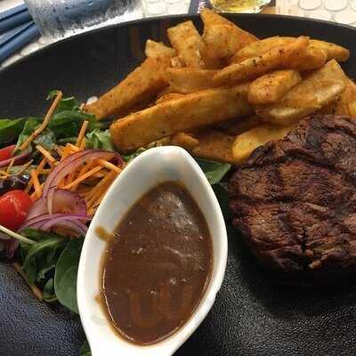 Beach House Bar & Grill