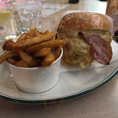 Grand Trailer Park Taverna