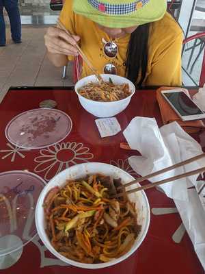 Noodle & Sushi Paradise