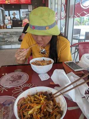 Noodle & Sushi Paradise