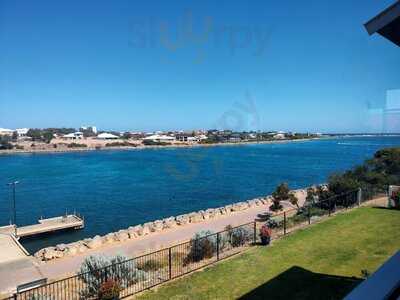 The Cut Tavern Bar & Bistro