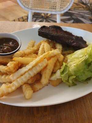 Towradgi Beach Hotel & Waves