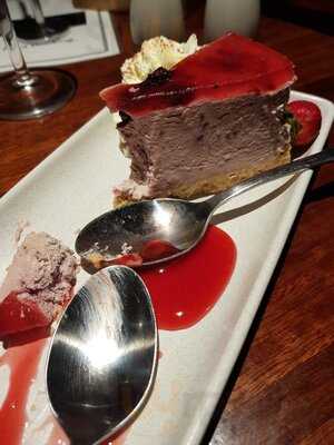 Towradgi Beach Hotel & Waves