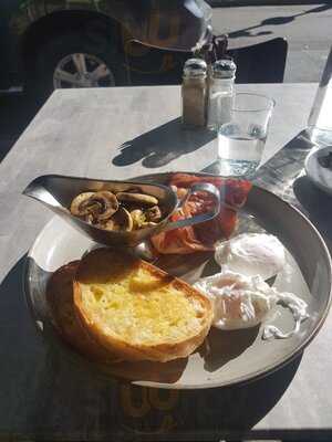 Caph's Restaurant & Cafe Bar