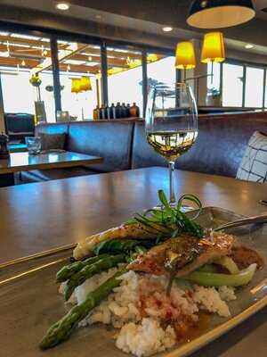 No 10 Restaurant + Bar