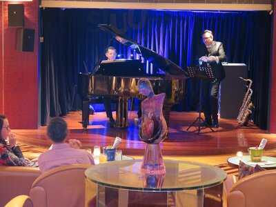 Radii Restaurant & Bar