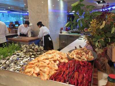 Radii Restaurant & Bar