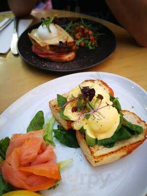 Sappho Books Cafe & Wine Bar