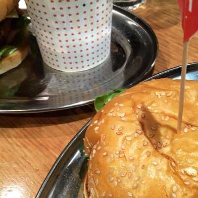 Huxtaburger Fulham Place