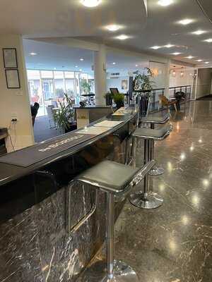 Restaurant & Bar 203