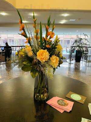 Restaurant & Bar 203